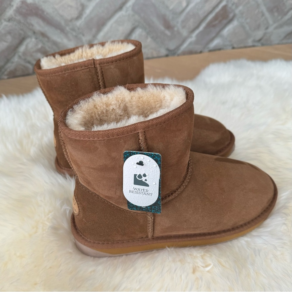 Emu Stinger Mini Australian sheepskin boot.